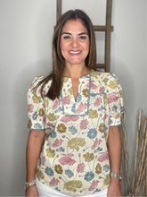 Cargar imagen en el visor de la galería, Botanical print short puff sleeve top
