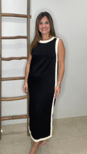Cargar imagen en el visor de la galería, Solid sleeveless midi dress
