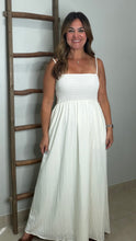 Cargar imagen en el visor de la galería, Pom Pom Smocking Maxi Dress

