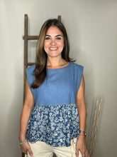 Cargar imagen en el visor de la galería, SLEEVLESS DENIM PRINT TOP
