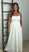 Cargar imagen en el visor de la galería, Pom Pom Smocking Maxi Dress
