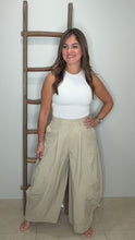 Cargar imagen en el visor de la galería, Nylon High Waisted Wide Leg Balloon Pants

