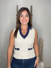 Cargar imagen en el visor de la galería, Cable knit split collar v-neck vest top
