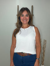 Cargar imagen en el visor de la galería, Relaxed Sleeveless Back Keyhole Top
