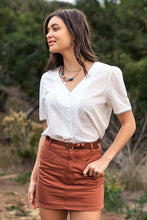 Cargar imagen en el visor de la galería, Floral English Embroidery Blouse - White
