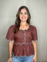 Cargar imagen en el visor de la galería, Solid short sleeve ruffle hem top
