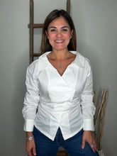 Cargar imagen en el visor de la galería, Solid Long Sleeve Asymmetric Top
