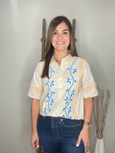 Cargar imagen en el visor de la galería, Floral Embroidery Collar Shirt
