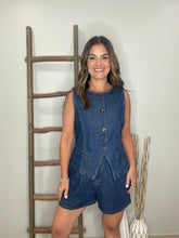 Cargar imagen en el visor de la galería, Denim Button Up Split Hem Vest And Shorts Set
