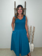 Cargar imagen en el visor de la galería, Sleeveless Neck Midi Dress
