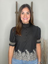 Cargar imagen en el visor de la galería, Solid embroidered top
