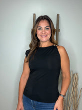 Cargar imagen en el visor de la galería, Solid sleeveless top with shoulder detail
