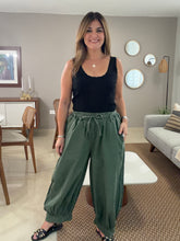 Cargar imagen en el visor de la galería, Tie Waist Balloon Pants
