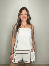 Cargar imagen en el visor de la galería, Contrast Piping Tie Shoulder Top And Shorts Set
