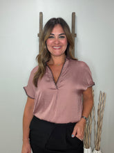 Cargar imagen en el visor de la galería, Whipstitch Drop Shoulder Regular Blouse
