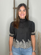 Cargar imagen en el visor de la galería, Solid embroidered top
