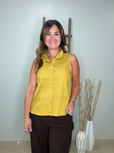Cargar imagen en el visor de la galería, Solid pintuck pleated top
