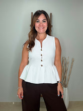 Cargar imagen en el visor de la galería, Solid sleeveless V-neck peplum top
