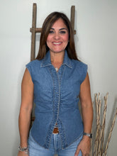 Cargar imagen en el visor de la galería, Sleeveless Denim Button-Up Top
