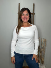 Cargar imagen en el visor de la galería, Solid asymmetrical knit top
