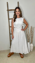 Cargar imagen en el visor de la galería, Cut-out Lace Trim Midi Dress

