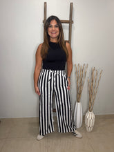 Cargar imagen en el visor de la galería, Striped Wide-leg Casual Pants
