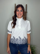 Cargar imagen en el visor de la galería, Solid embroidered top

