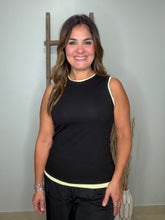 Cargar imagen en el visor de la galería, Solid Contrast Color T Shirt
