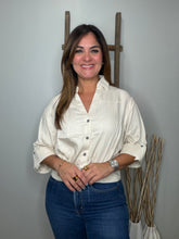 Cargar imagen en el visor de la galería, Solid ¾ V-neck top
