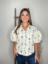 Cargar imagen en el visor de la galería, Bow Ribbon Print Shirt
