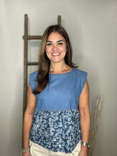Cargar imagen en el visor de la galería, SLEEVLESS DENIM PRINT TOP
