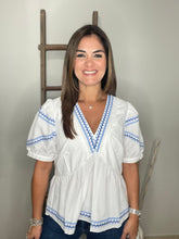 Cargar imagen en el visor de la galería, Contrast Embroidered Blouse
