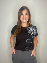 Cargar imagen en el visor de la galería, Embroidery Tee
