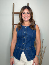 Cargar imagen en el visor de la galería, Button-Front Sleeveless Denim Vest
