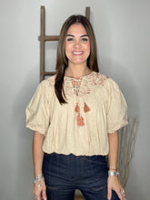 Cargar imagen en el visor de la galería, Embroidered Bubble Sleeve Top
