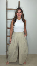 Cargar imagen en el visor de la galería, Nylon High Waisted Wide Leg Balloon Pants

