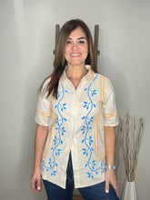 Cargar imagen en el visor de la galería, Floral Embroidery Collar Shirt
