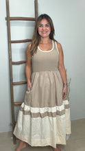 Cargar imagen en el visor de la galería, Solid sleeveless midi dress
