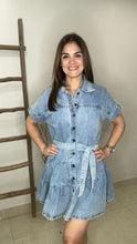 Cargar imagen en el visor de la galería, Tiered Denim Button Down Mini Dress
