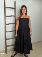 Cargar imagen en el visor de la galería, Solid sleeveless midi dress
