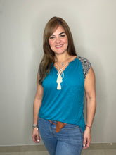 Cargar imagen en el visor de la galería, Shortsleeve with Contrast Back &amp; Sleeve
