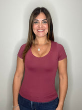 Cargar imagen en el visor de la galería, V-NECK SHORTSLEEVE TEE
