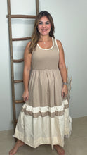 Cargar imagen en el visor de la galería, Solid sleeveless midi dress

