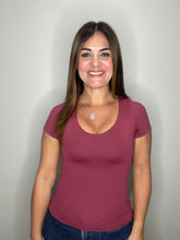 Cargar imagen en el visor de la galería, V-NECK SHORTSLEEVE TEE
