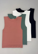 Cargar imagen en el visor de la galería, Double Layer Sleeveless Top
