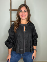 Cargar imagen en el visor de la galería, Contrast Stitch Pleated Blouse
