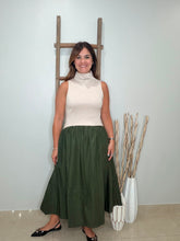 Cargar imagen en el visor de la galería, Solid sleeveless midi dress
