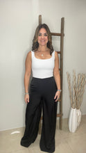Cargar imagen en el visor de la galería, STRAIGHT LEG PANTS - Black

