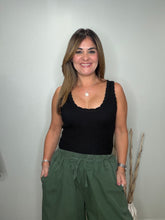 Cargar imagen en el visor de la galería, SCALLOP ROUND NECK TANK TOP
