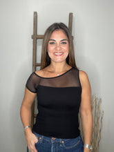 Cargar imagen en el visor de la galería, RIBBED MESH DETAIL ONE SHOULDER TOP
